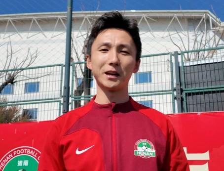 尹鸿博:我喜欢王钰栋,他的技术特点在中国球员中很欠缺