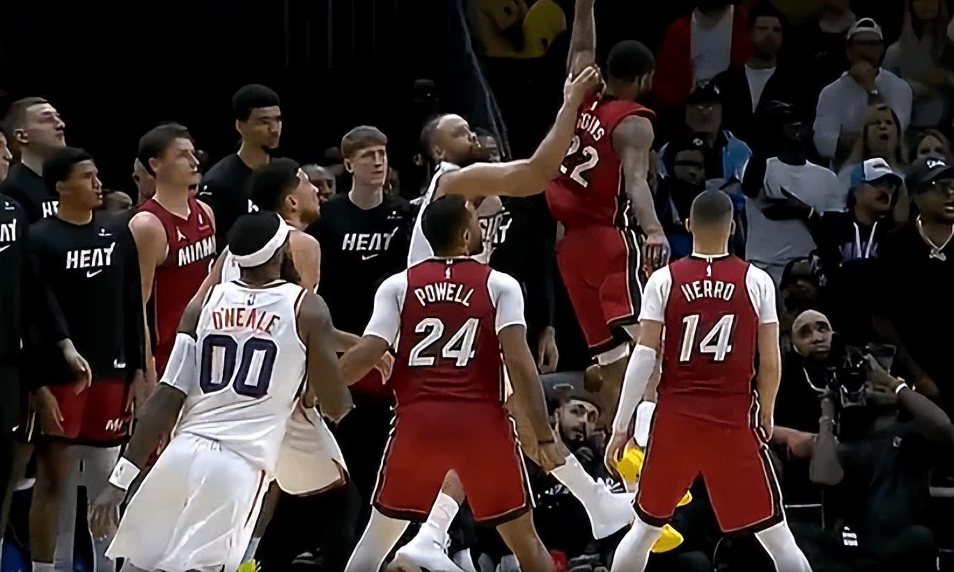 开云-被交易还当火箭侠？狄龙致命恶犯助休城重返前6：双眼无神太尴尬