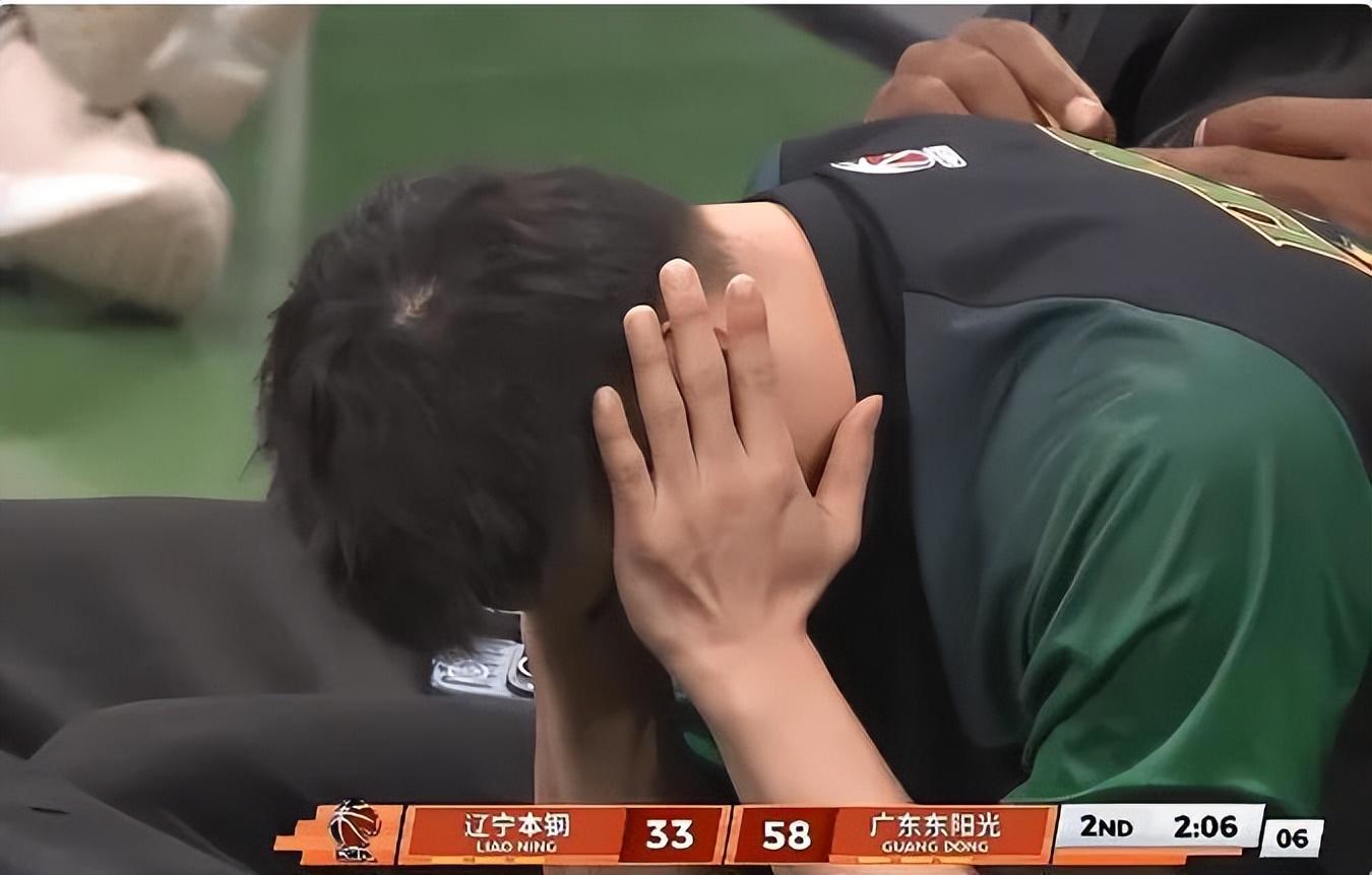 kaiyun-有谁注意到,昨晚比赛中,杨鸣的表情举动,都在发出无声的抗议啊