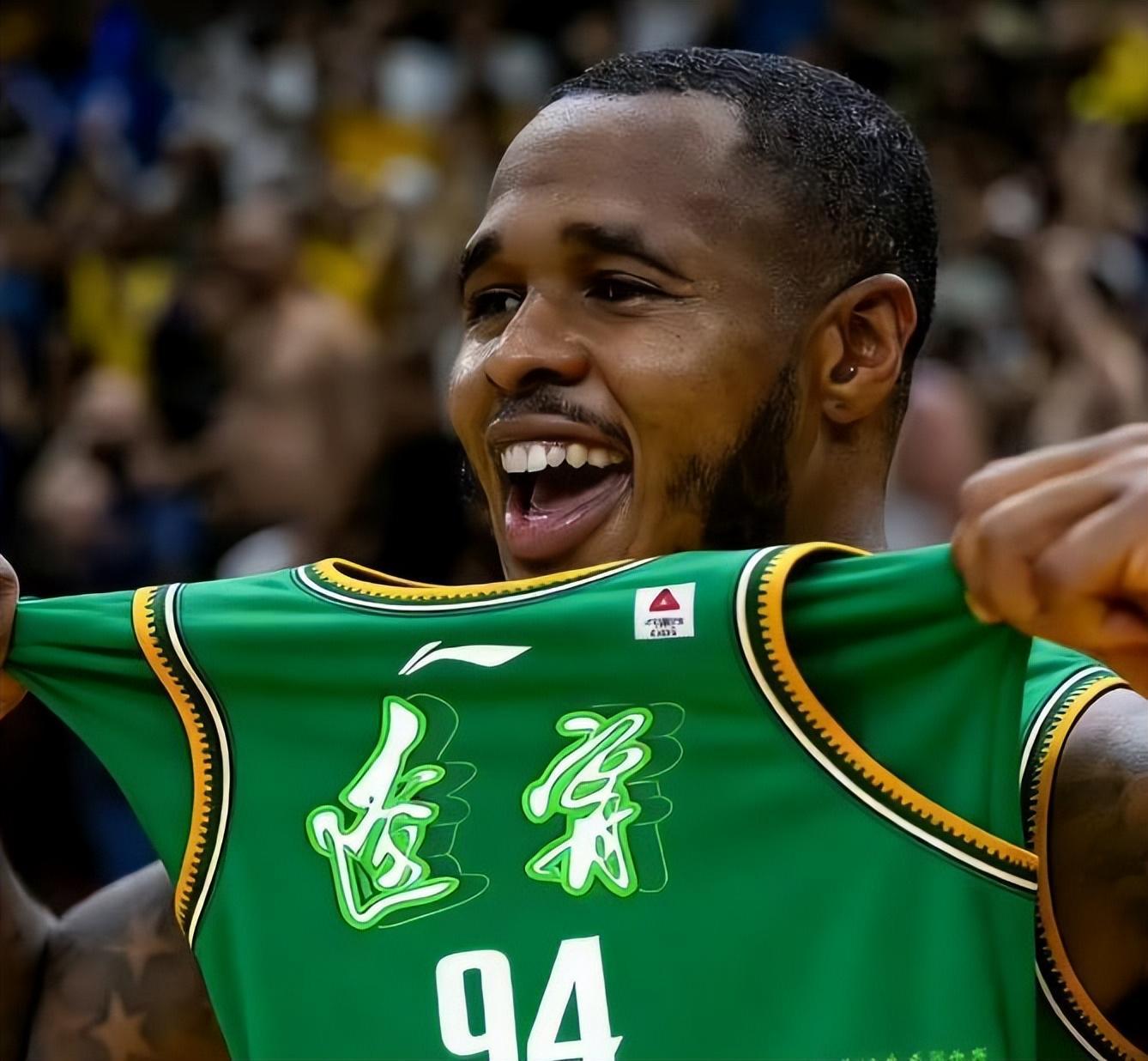 kaiyun-有谁注意到,昨晚比赛中,杨鸣的表情举动,都在发出无声的抗议啊