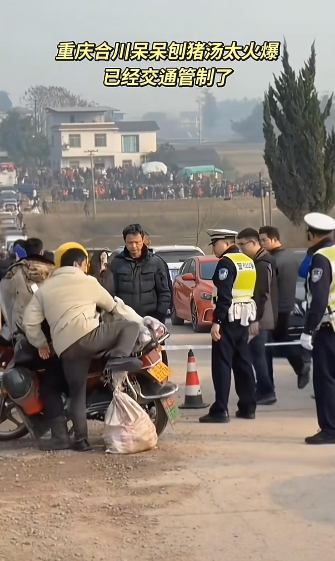 央视车被堵外面,人民日报下场,白衬衫守护,呆呆成为历史第一人