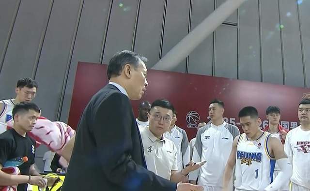 开云-许利民:队里有人耍大牌摆明星架子,我们输的不是球输的是尊严