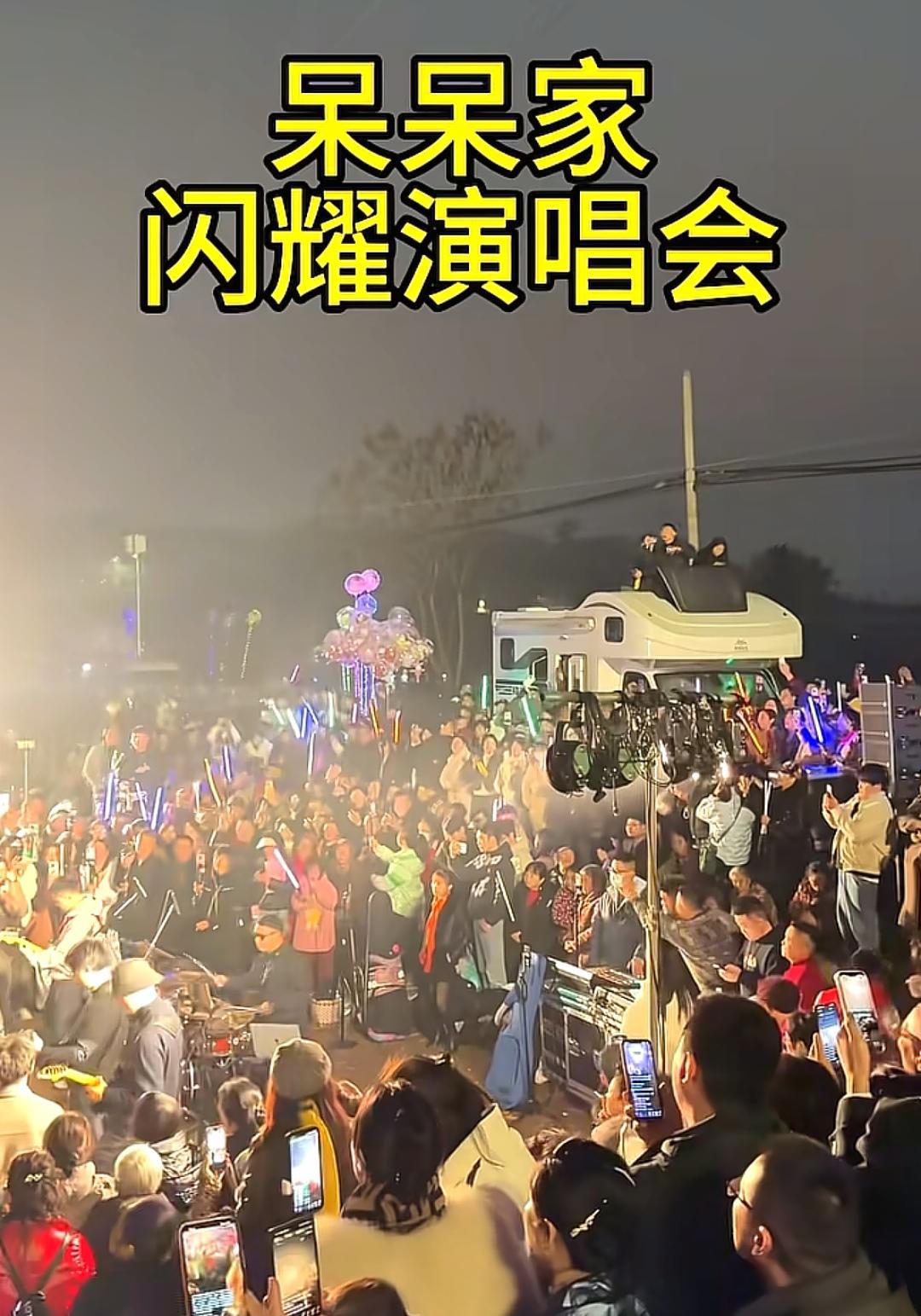 央视车被堵外面,人民日报下场,白衬衫守护,呆呆成为历史第一人