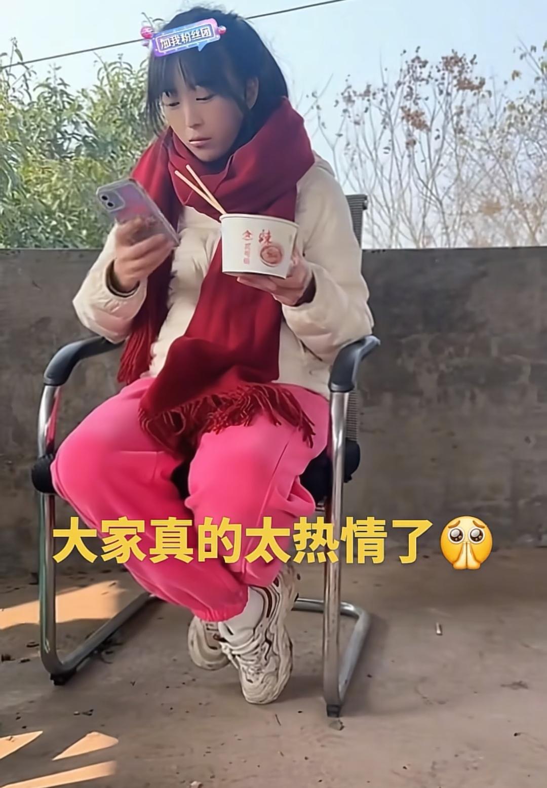 央视车被堵外面,人民日报下场,白衬衫守护,呆呆成为历史第一人